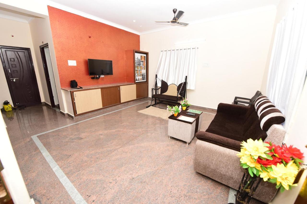 Sree Service Apartments Tirupati Eksteriør billede