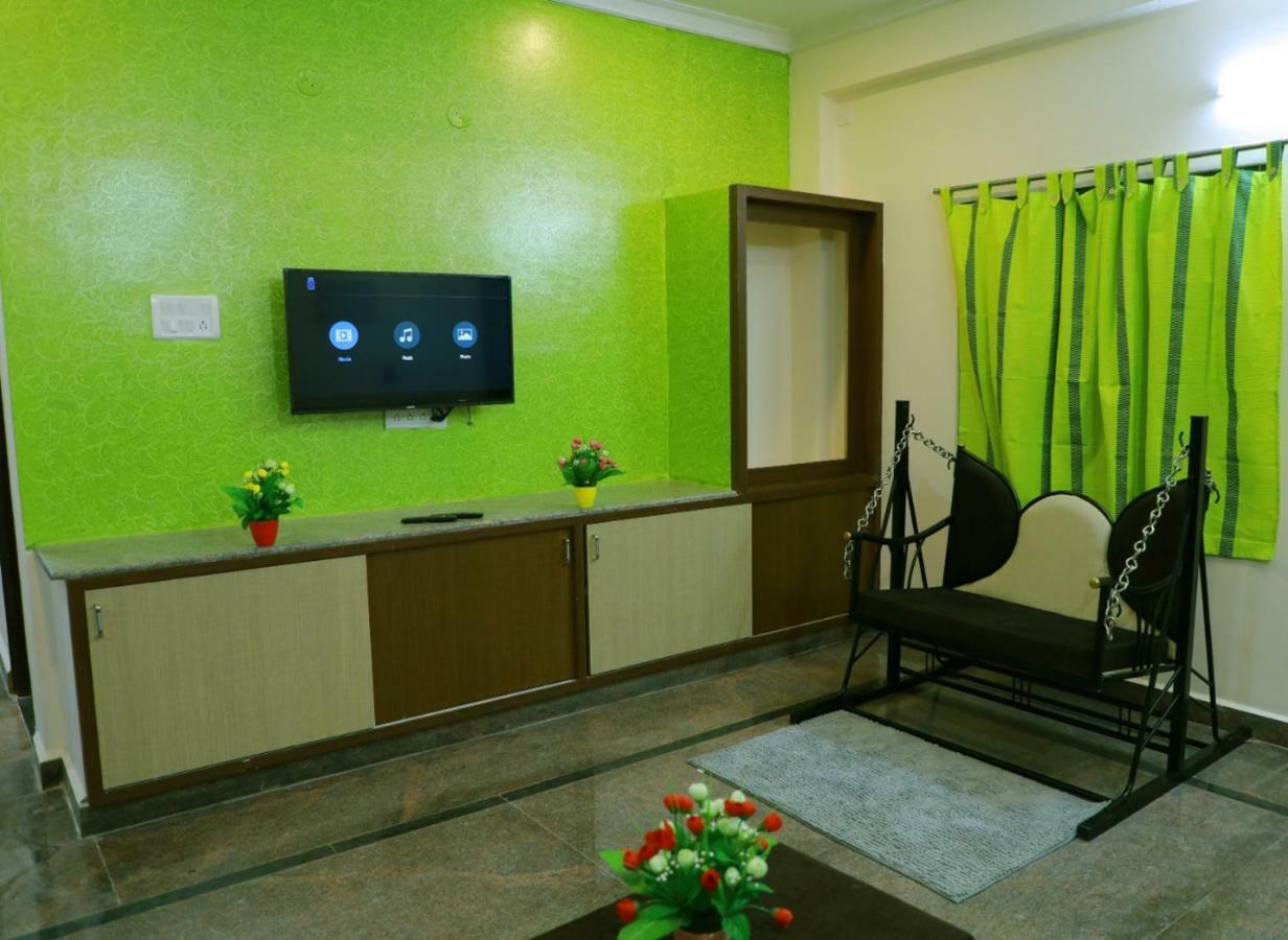 Sree Service Apartments Tirupati Eksteriør billede